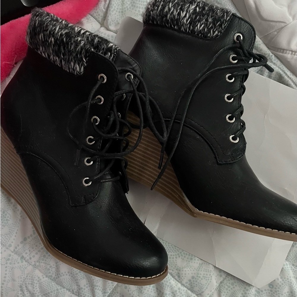 Brand New Nautica Boots Size 9 1/2
